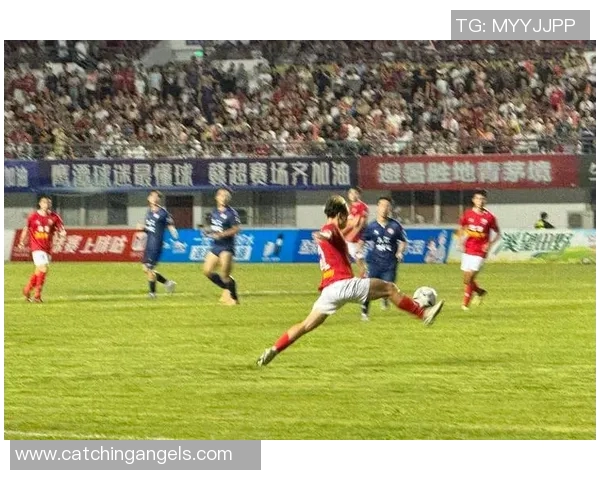 中国传奇足球明星齐聚一堂共庆足球盛宴精彩赛事点燃球迷热情