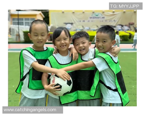 中班社会足球明星活动教案探索儿童团队合作与运动精神的乐趣 中班社会足球明星活动教案探索儿童团队合作与运动精神的乐趣