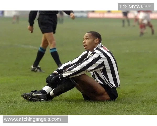 足球明星的奢华生活揭秘他们的日常训练与私人时光如何平衡 足球明星的奢华生活揭秘他们的日常训练与私人时光如何平衡