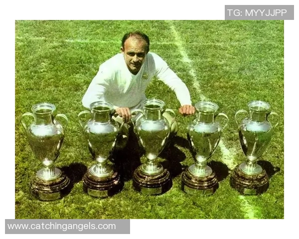 阿根廷老牌足球明星的传奇生涯与对足球的深远影响探讨 阿根廷老牌足球明星的传奇生涯与对足球的深远影响探讨